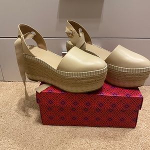 Tory Burch
Tory Burch Beige Leather Dandy Ankle Wrap Espadrille Wedge Sandals S